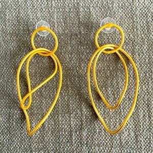 Gold tone dangling earrings